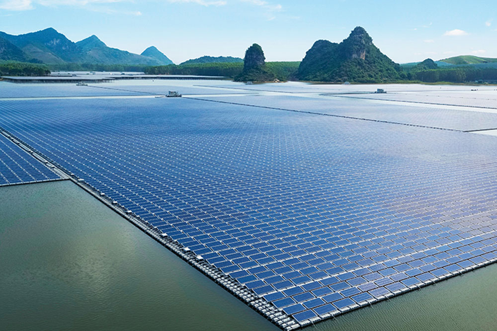 中国能建西北电力事业部国能韩城10万千瓦复合光伏发电项目昭明光伏电站成功并网发电